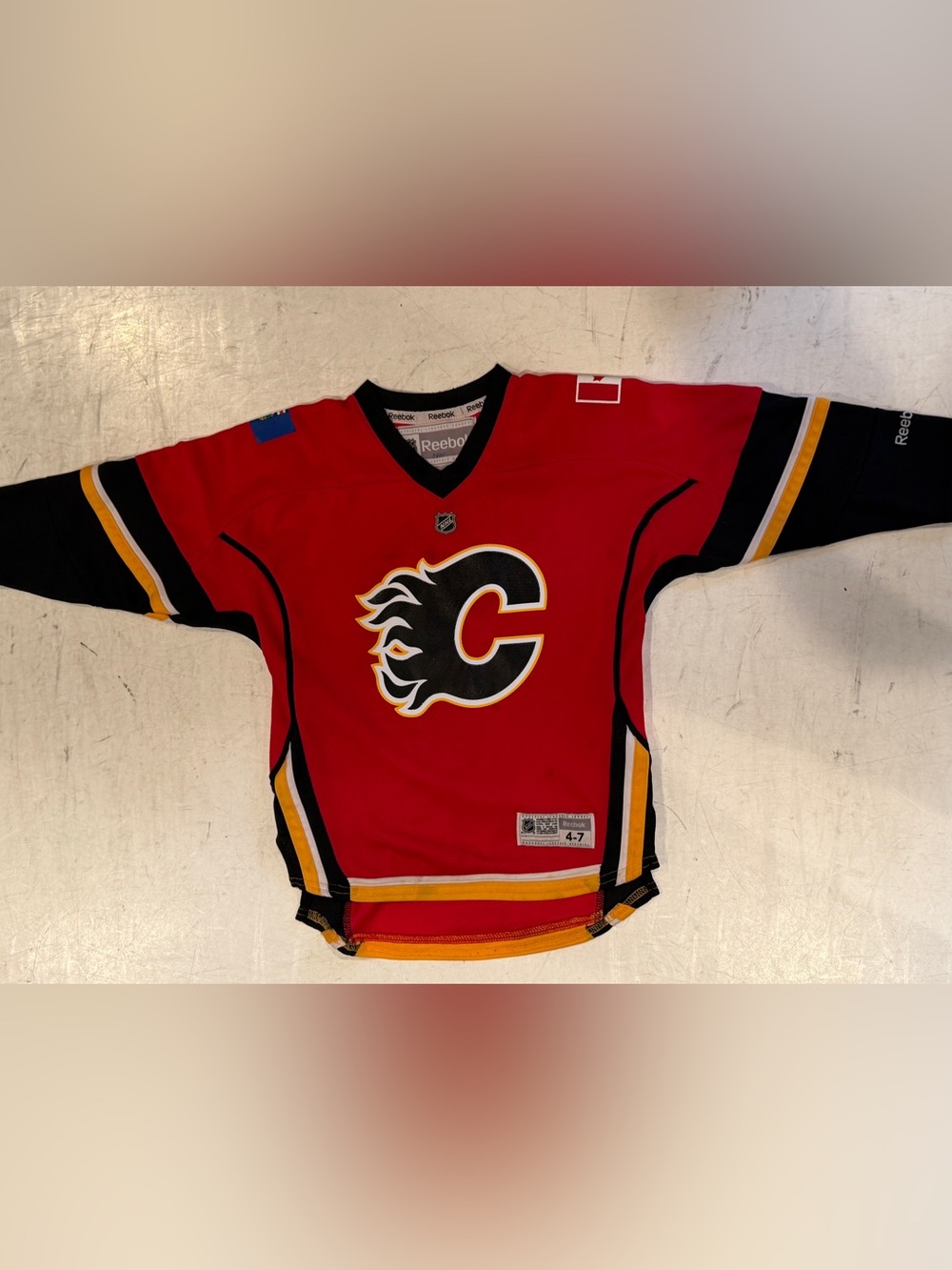 Reebok Calgary Flames Red Kids Hockey Jersey size 4-7 yrs